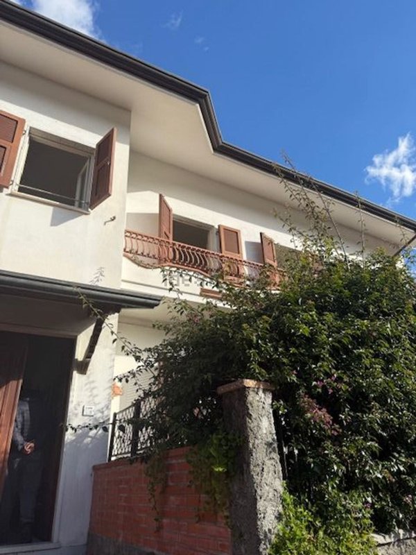 casa indipendente in vendita a Carrara in zona Bonascola