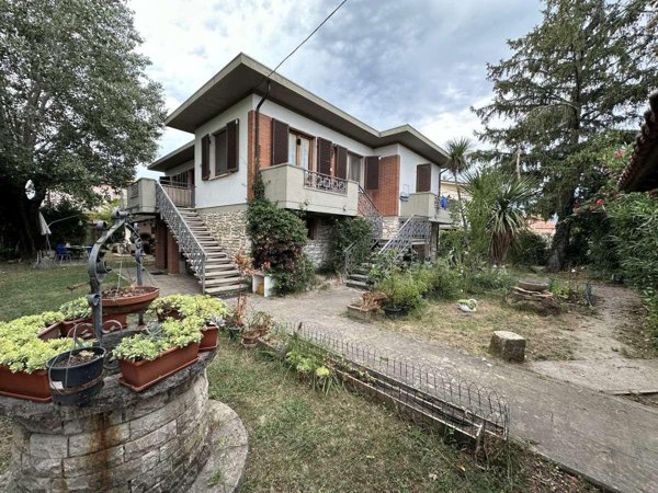 casa indipendente in vendita a Carrara in zona Marina di Carrara