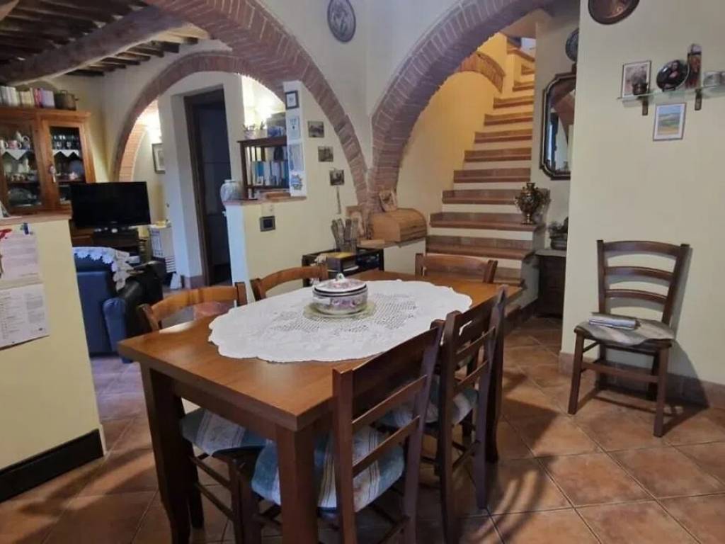 casa indipendente in vendita a Carrara in zona Fossola