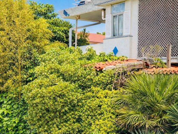 appartamento in vendita a Carrara in zona Marina di Carrara