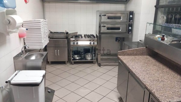 locale di sgombero in vendita a Carrara in zona Centro Città