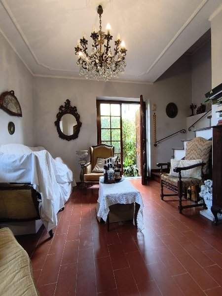 casa indipendente in vendita a Carrara in zona Battilana