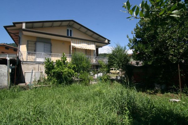 casa indipendente in vendita a Carrara in zona Fossone