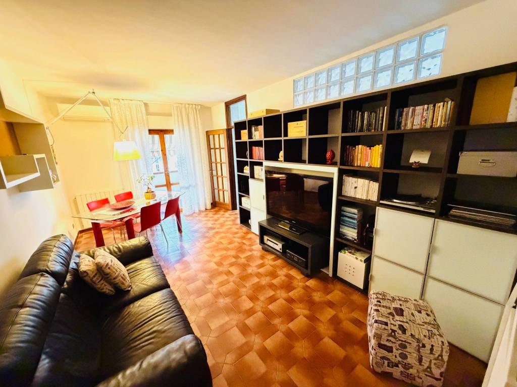 appartamento in vendita a Carrara in zona Avenza