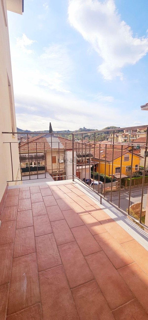 appartamento in vendita a Carrara in zona Stadio