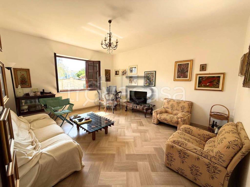 casa indipendente in vendita a Carrara in zona Marina di Carrara