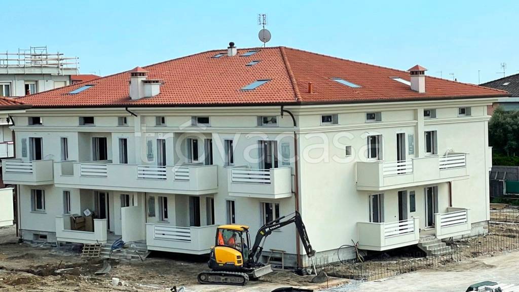 appartamento in vendita a Carrara in zona Marina di Carrara