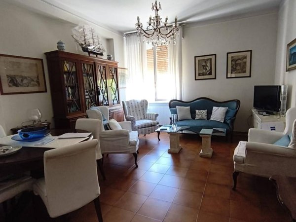 appartamento in vendita a Carrara in zona Centro Città
