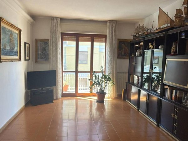 appartamento in vendita a Carrara in zona Marina di Carrara