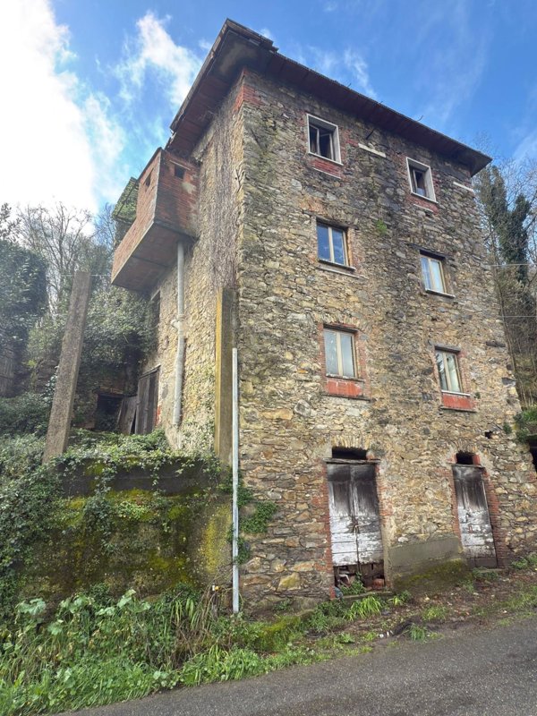 casa indipendente in vendita a Carrara in zona Fossola