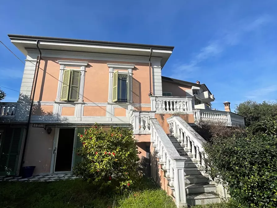 casa indipendente in vendita a Carrara