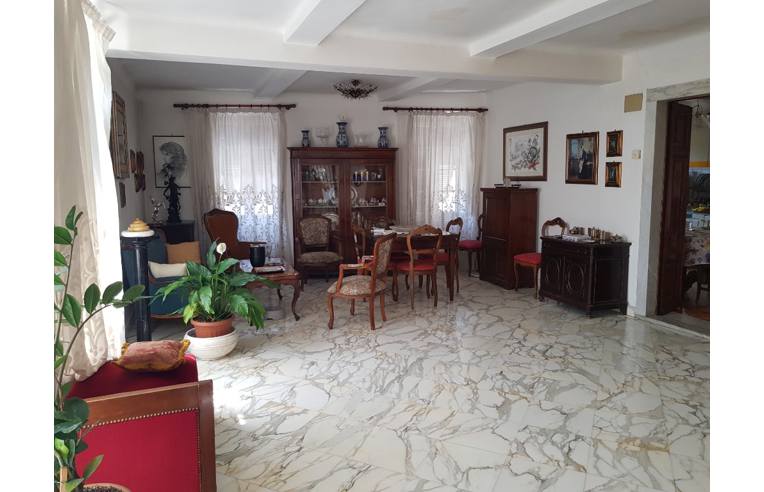 casa indipendente in vendita a Carrara in zona Fossola