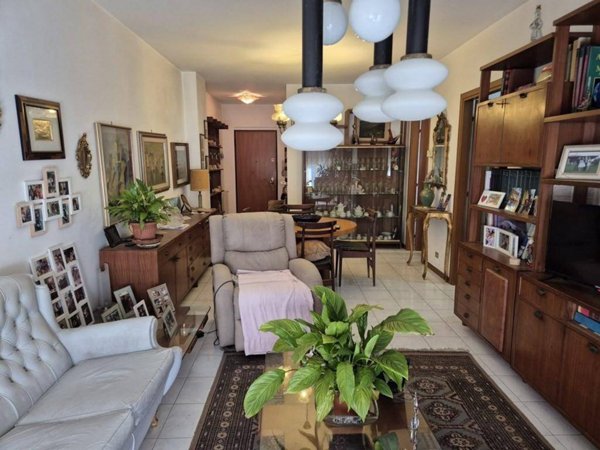 appartamento in vendita a Carrara in zona Marina di Carrara