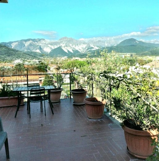 appartamento in vendita a Carrara in zona Marina di Carrara