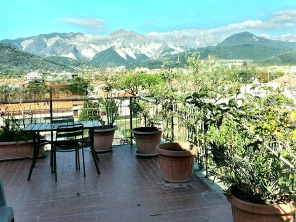 appartamento in vendita a Carrara in zona Marina di Carrara