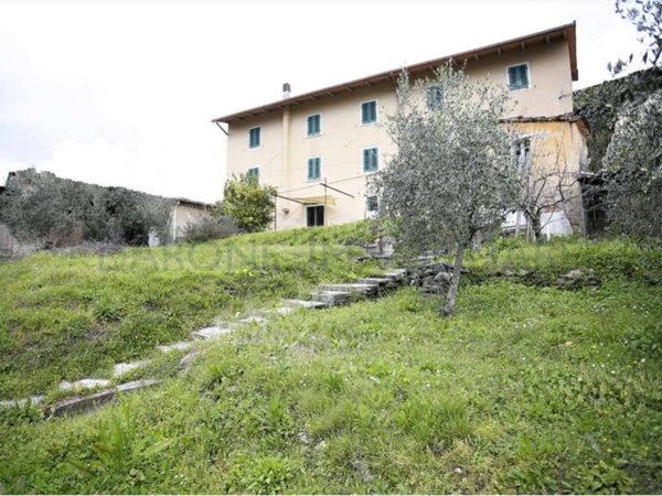 casa indipendente in vendita a Carrara in zona Gragnana