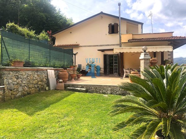 casa indipendente in vendita a Carrara in zona Codena