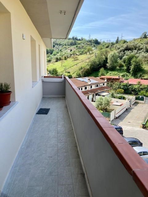 appartamento in vendita a Carrara in zona Bonascola