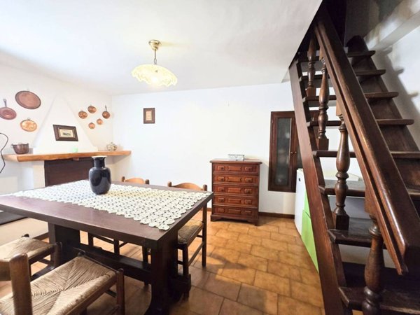 casa indipendente in vendita a Carrara in zona Battilana