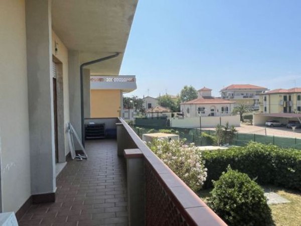 appartamento in vendita a Carrara in zona Marina di Carrara