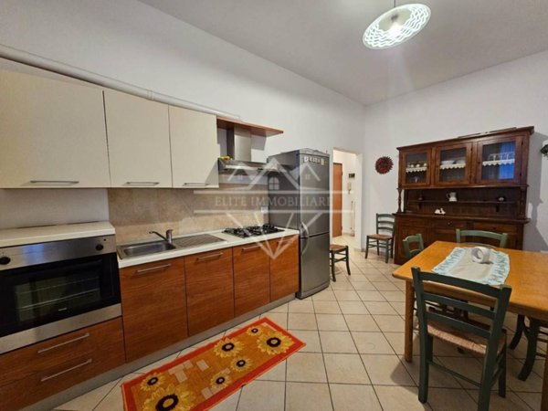 appartamento in vendita a Carrara in zona Avenza