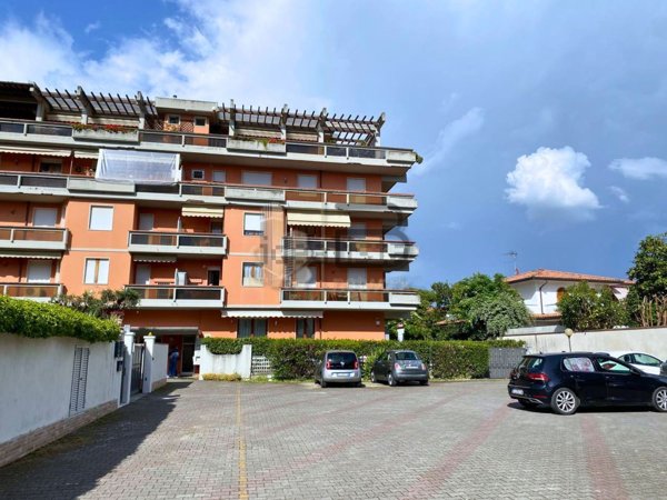 appartamento in vendita a Carrara in zona Avenza