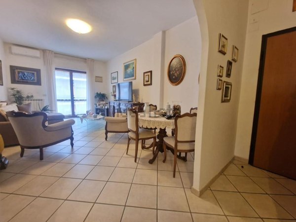 appartamento in vendita a Carrara in zona Marina di Carrara