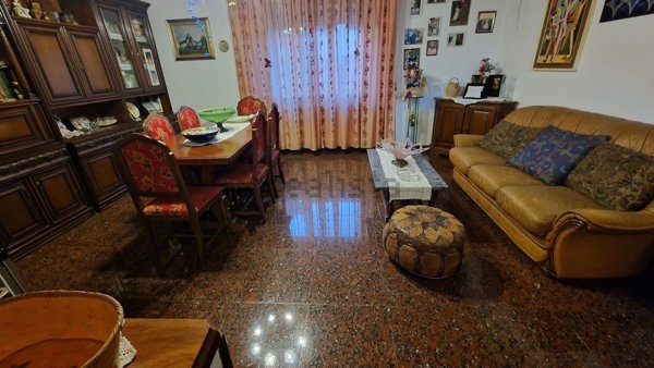 appartamento in vendita a Carrara in zona Marina di Carrara