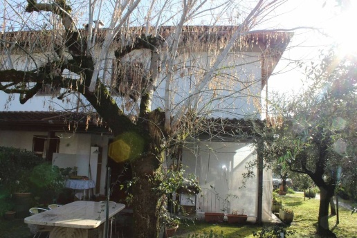 casa indipendente in vendita a Carrara in zona Sant'Antonio