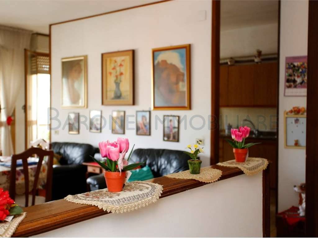 appartamento in vendita a Carrara in zona Bonascola