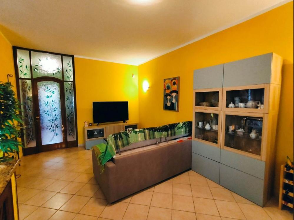casa indipendente in vendita a Carrara in zona Avenza