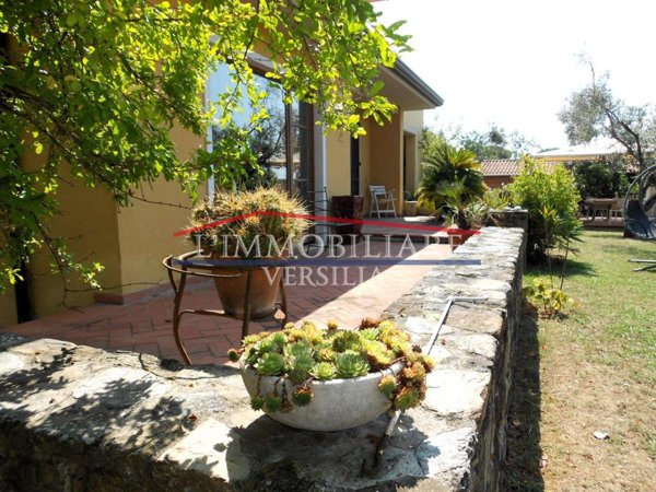 casa indipendente in vendita a Carrara in zona Fossone