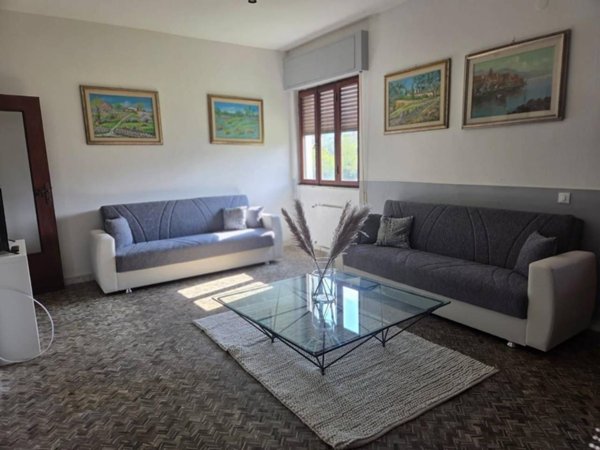 appartamento in vendita a Carrara in zona Marina di Carrara
