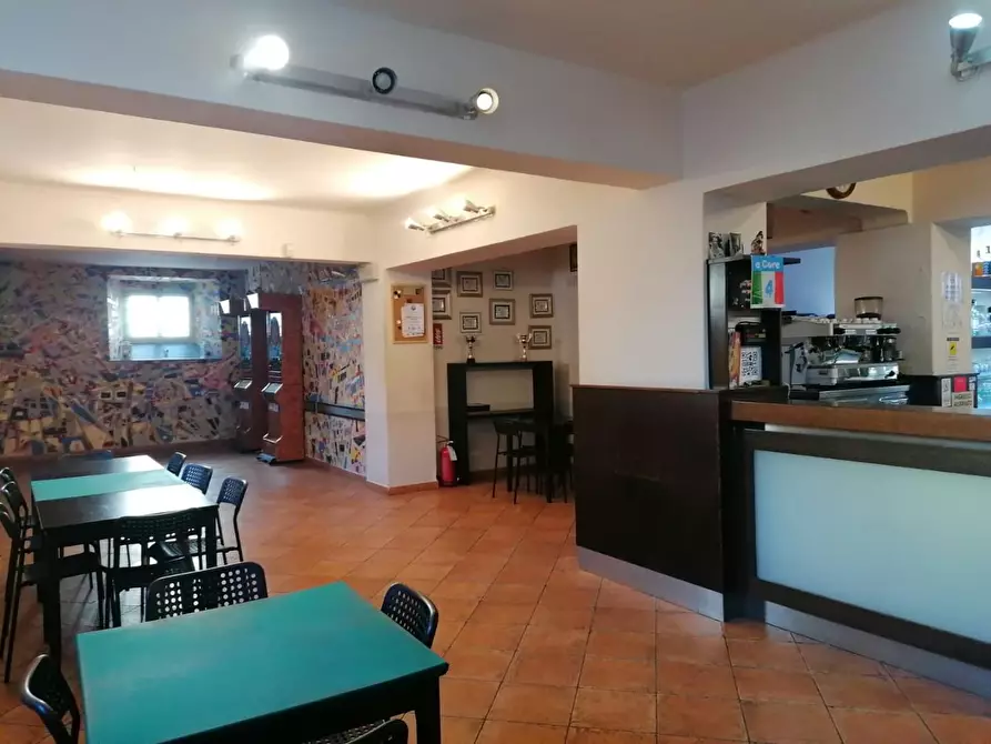 locale commerciale in vendita a Carrara in zona Avenza