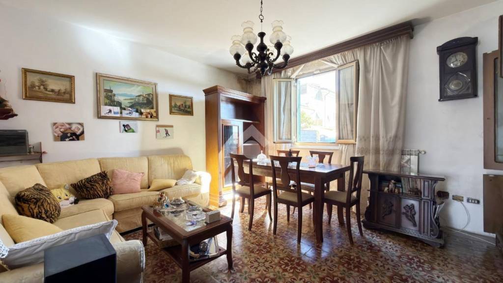 casa indipendente in vendita a Carrara in zona Marina di Carrara