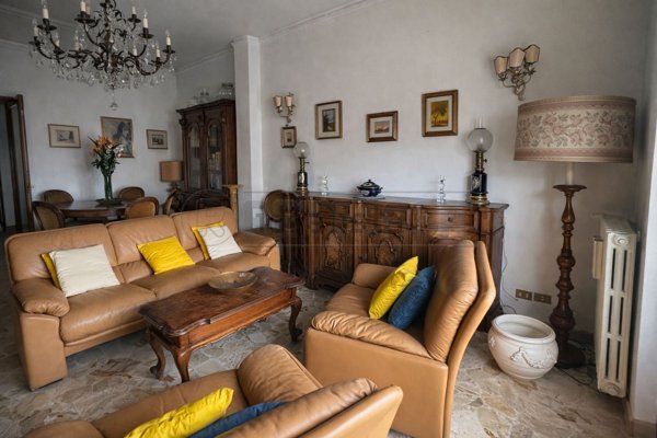 appartamento in vendita a Carrara in zona Avenza