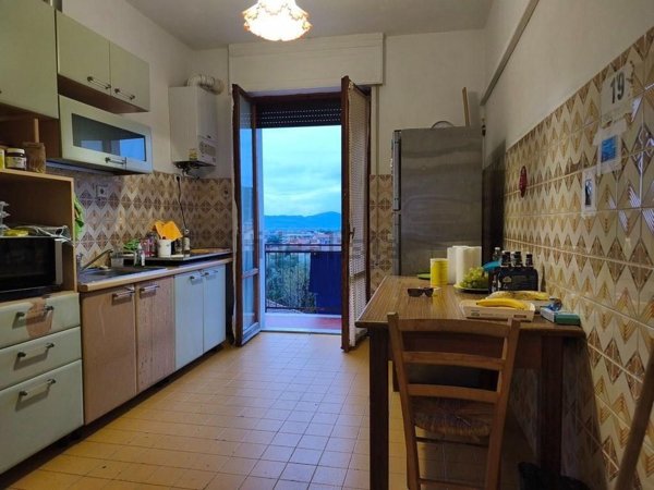 appartamento in vendita a Carrara in zona Bonascola