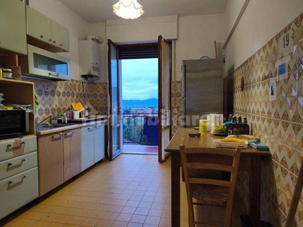 appartamento in vendita a Carrara in zona Bonascola