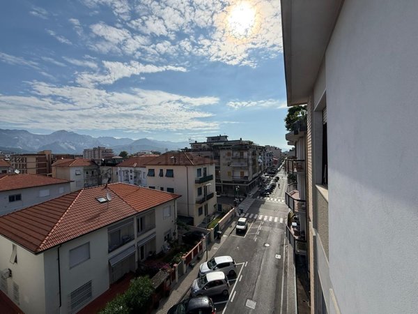 appartamento in vendita a Carrara in zona Marina di Carrara