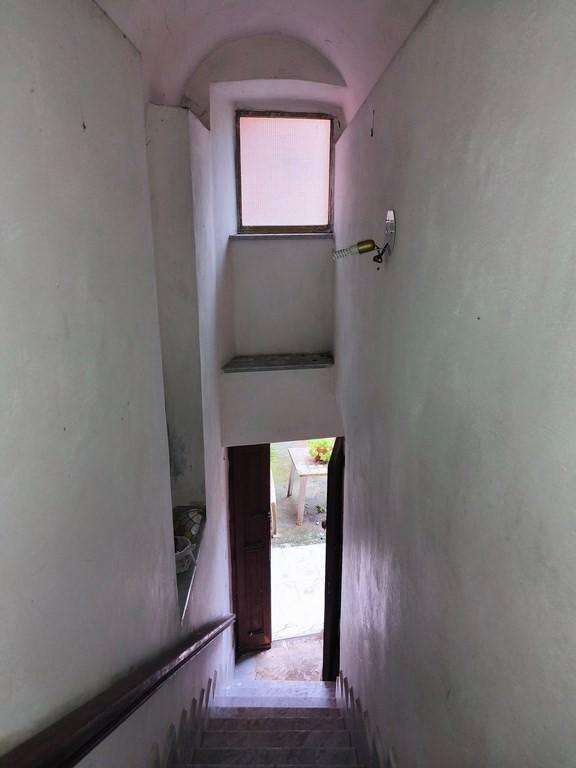 intera palazzina in vendita a Carrara in zona Gragnana