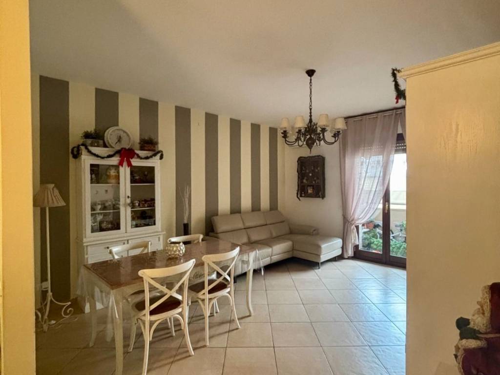 appartamento in vendita a Carrara in zona Marina di Carrara