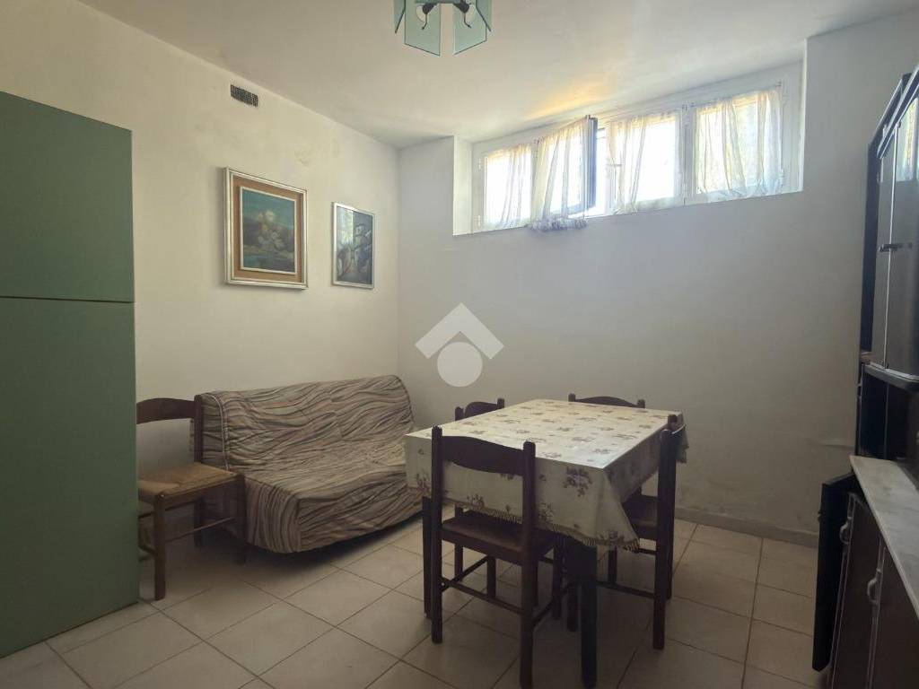 appartamento in vendita a Carrara in zona Marina di Carrara