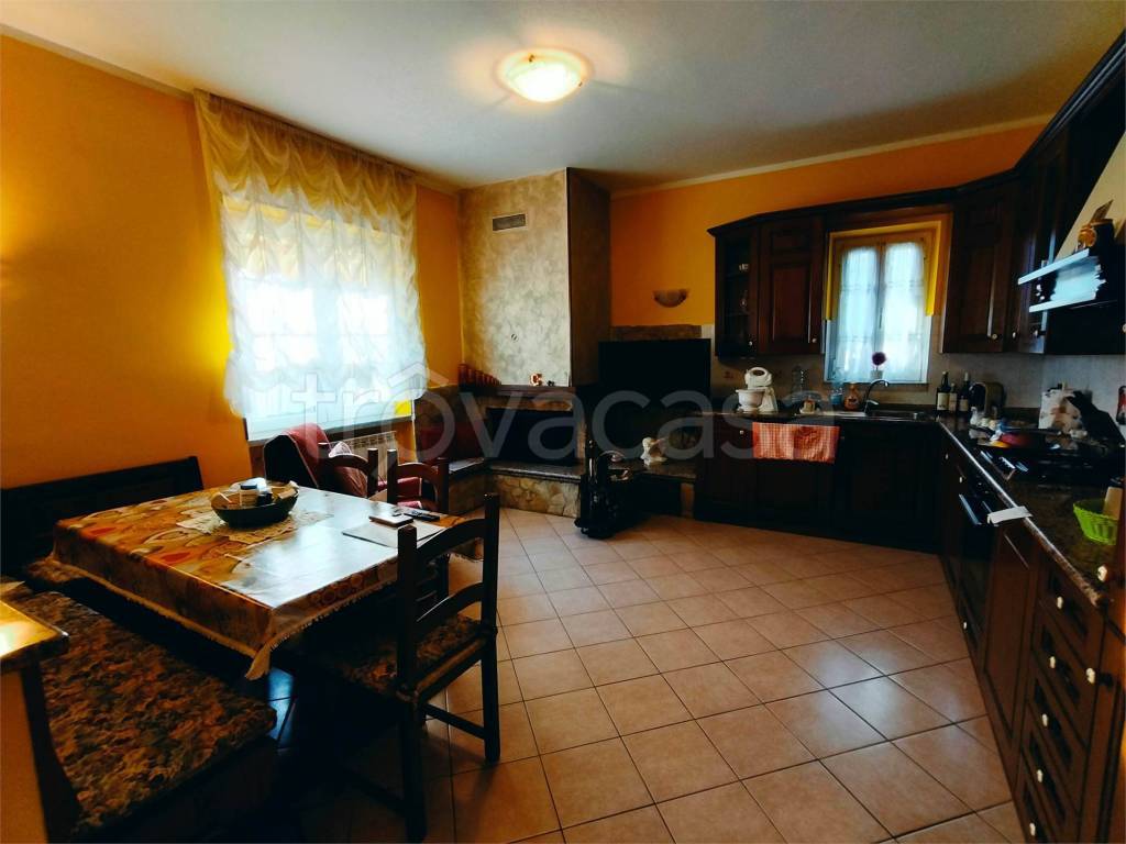 casa indipendente in vendita a Carrara in zona Fossone