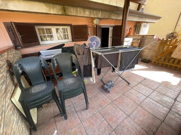 casa indipendente in vendita a Carrara in zona Avenza