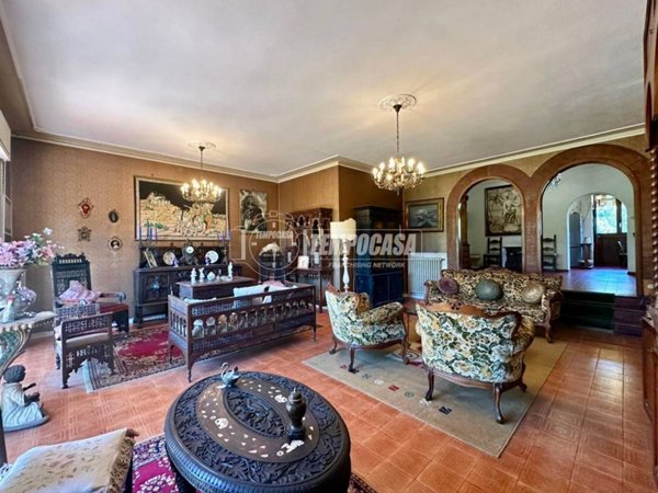 casa indipendente in vendita a Carrara in zona Avenza