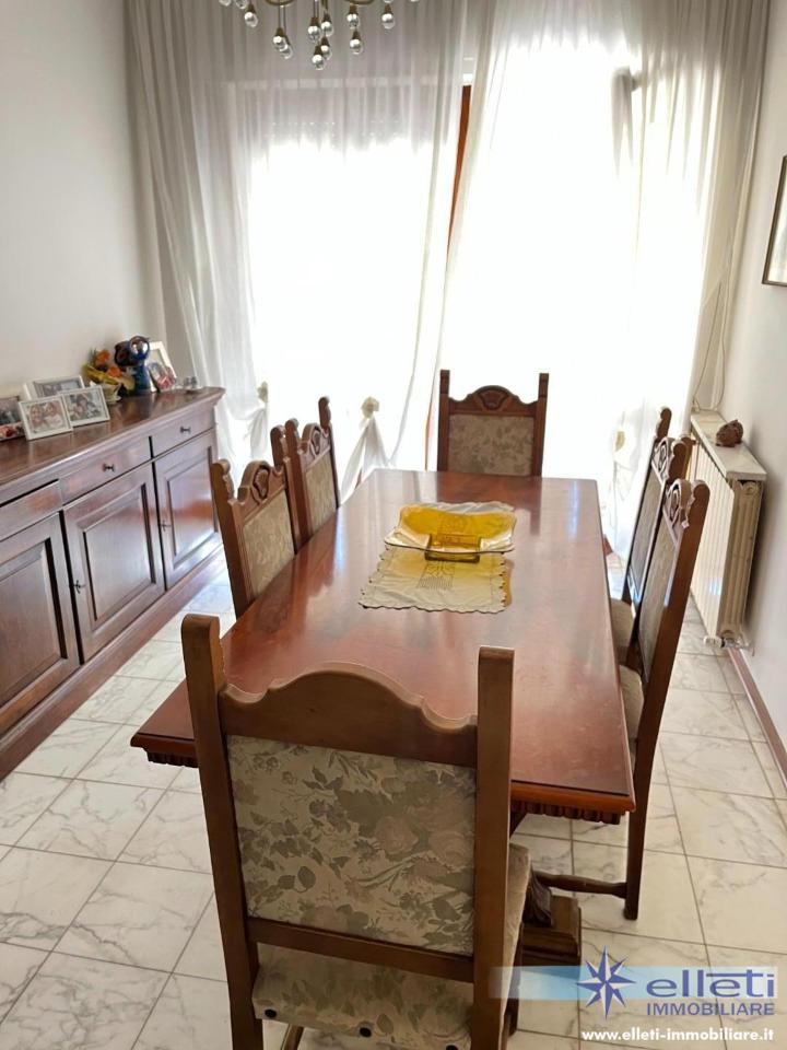 appartamento in vendita a Carrara in zona Avenza