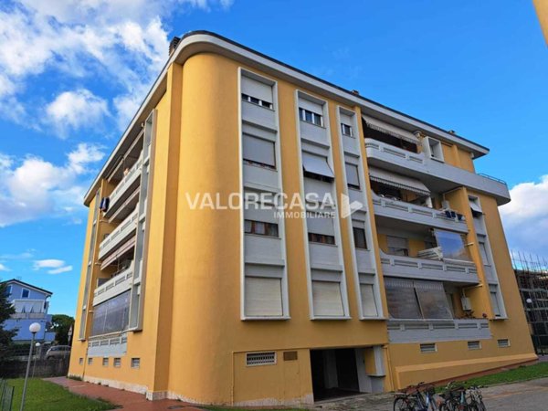 appartamento in vendita a Carrara in zona Marina di Carrara