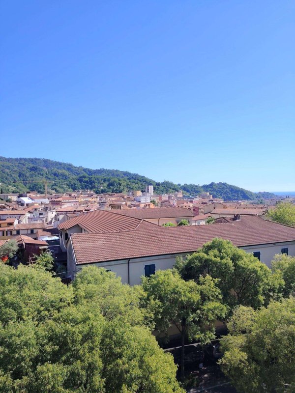 appartamento in vendita a Carrara in zona Centro Città