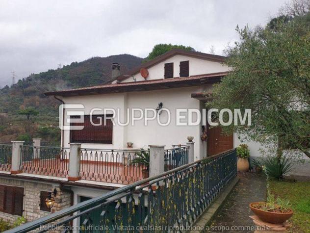 casa indipendente in vendita a Carrara in zona Codena