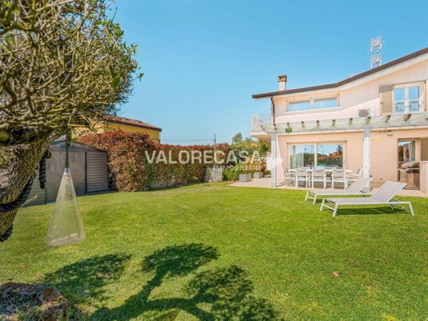 casa indipendente in vendita a Carrara in zona Fossone